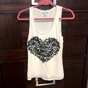 Short sleeve top w/black heart detail. Express size XS